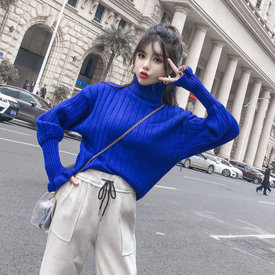 Pulover de damă în dungi cu guler polo în albastru, negru și galben