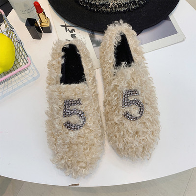 Μοντέρνα γυναικεία παπούτσια με επίπεδη σόλα σε διάφορα χρώματα