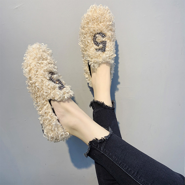 Μοντέρνα γυναικεία παπούτσια με επίπεδη σόλα σε διάφορα χρώματα