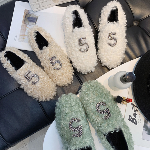 Μοντέρνα γυναικεία παπούτσια με επίπεδη σόλα σε διάφορα χρώματα