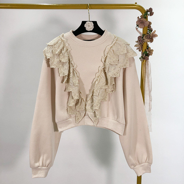 Σύντομη γυναικεία μπλούζα με δαντέλα σε μπεζ χρώμα