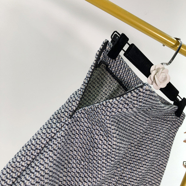 Fusta scurta asimetrica gri cu franjuri