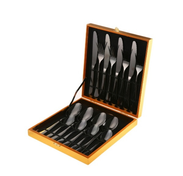 Σετ μαχαιροπίρουνων δεκαέξι  τεμάχια σε τρία χρώματα