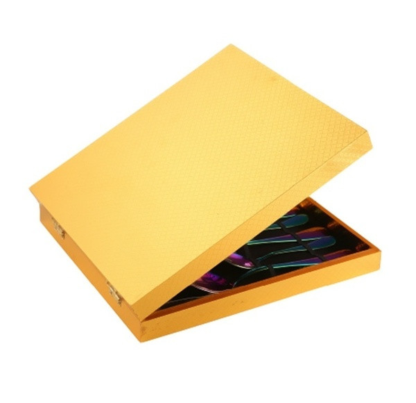 Σετ μαχαιροπίρουνων δεκαέξι  τεμάχια σε τρία χρώματα