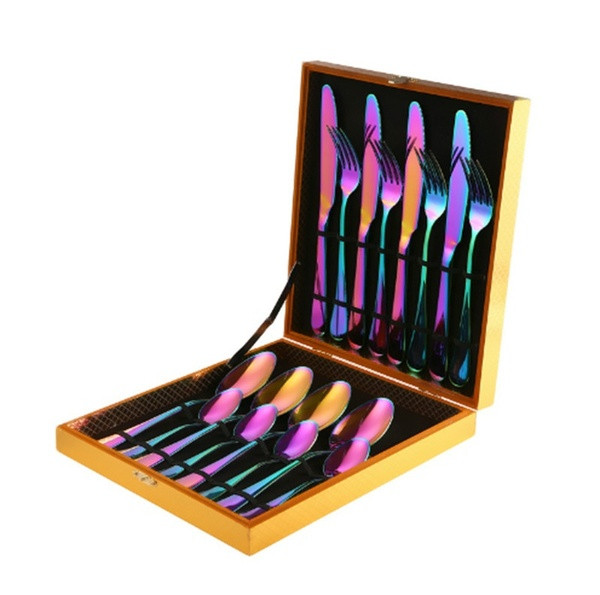 Σετ μαχαιροπίρουνων δεκαέξι  τεμάχια σε τρία χρώματα