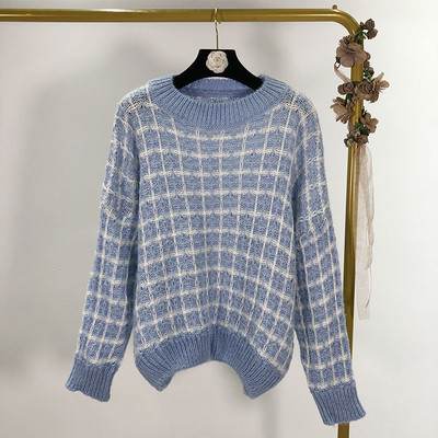 Γυναικείο καρό πουλόβερ με ωοειδές ντεκολτέ