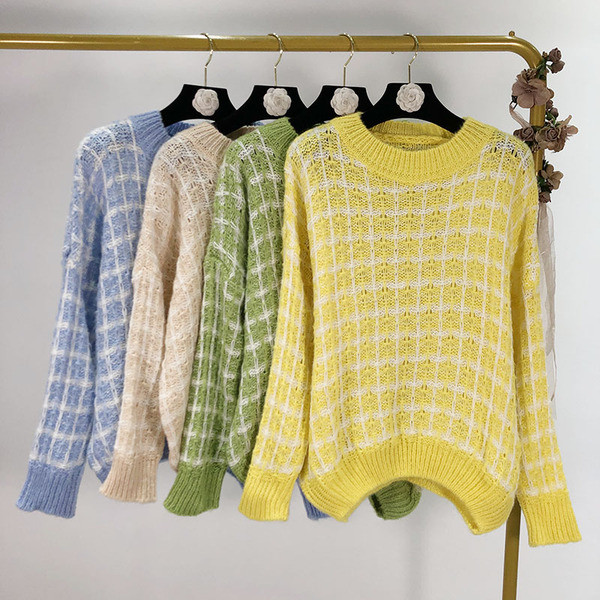 Γυναικείο καρό πουλόβερ με ωοειδές ντεκολτέ