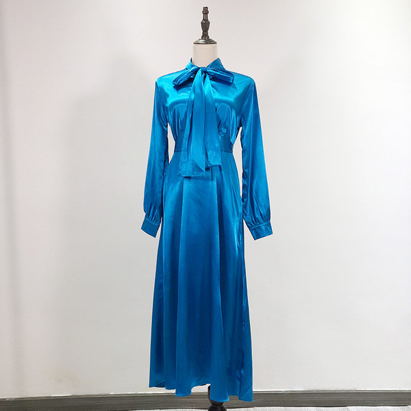 Μακρύ φόρεμα σε μπλε χρώμα με κορδόνια