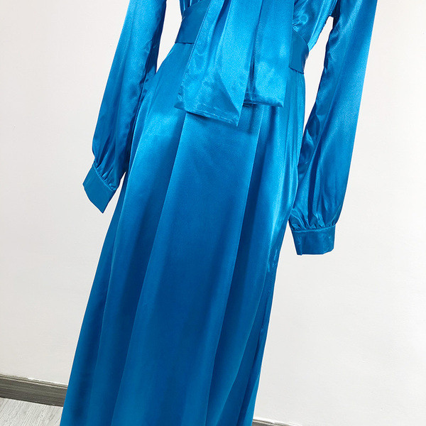 Μακρύ φόρεμα σε μπλε χρώμα με κορδόνια