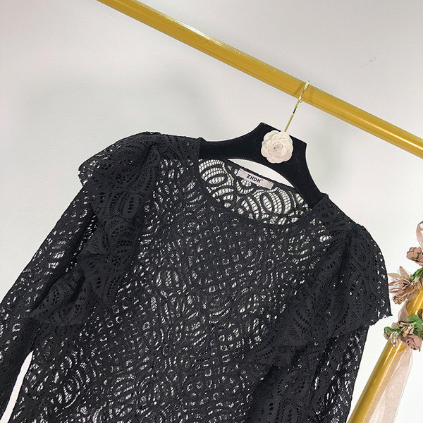 Γυναικεία δαντελένια κοντή μπλούζα με βοάλ σε μαύρο χρώμα