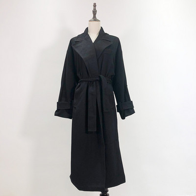 Дълго елегантно палто с колан в черен цвят