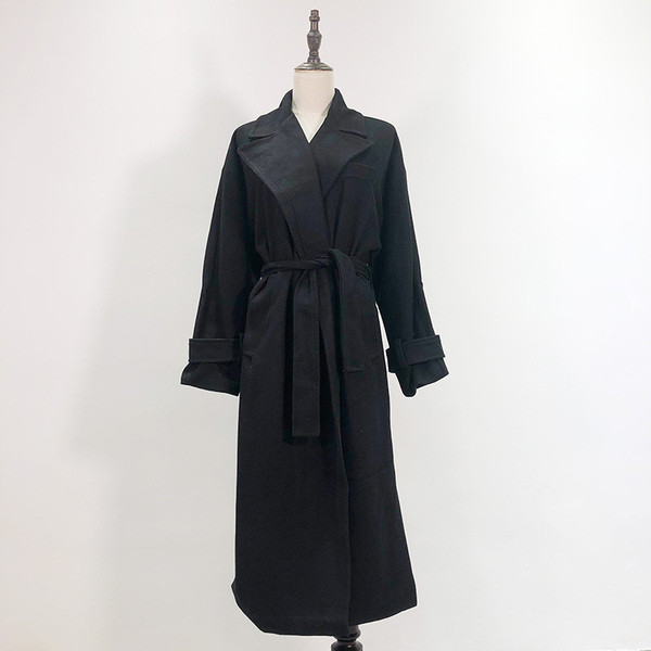 Дълго елегантно палто с колан в черен цвят