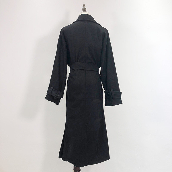 Дълго елегантно палто с колан в черен цвят