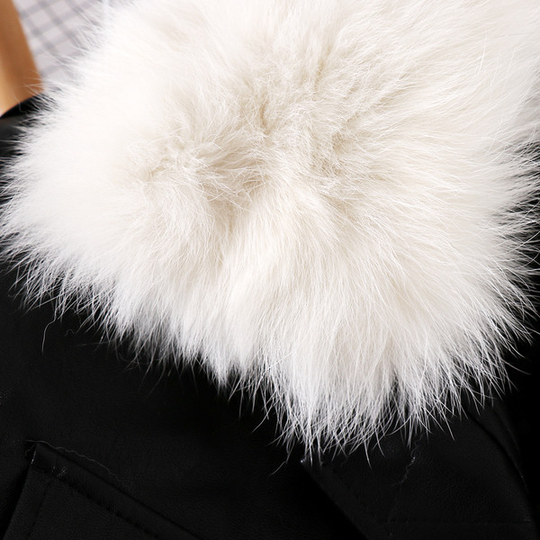 Női alkalmi bőrdzseki fekete tollas gallérral