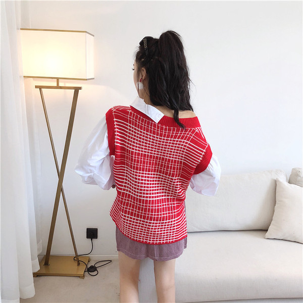 Pulover de damă în carouri cu decolteu spitz - două culori