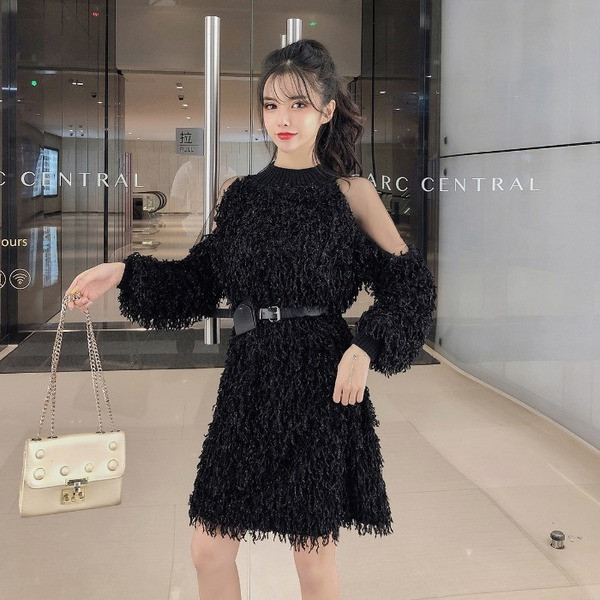 Rochie moderna de dama cu umerii goi si franjuri