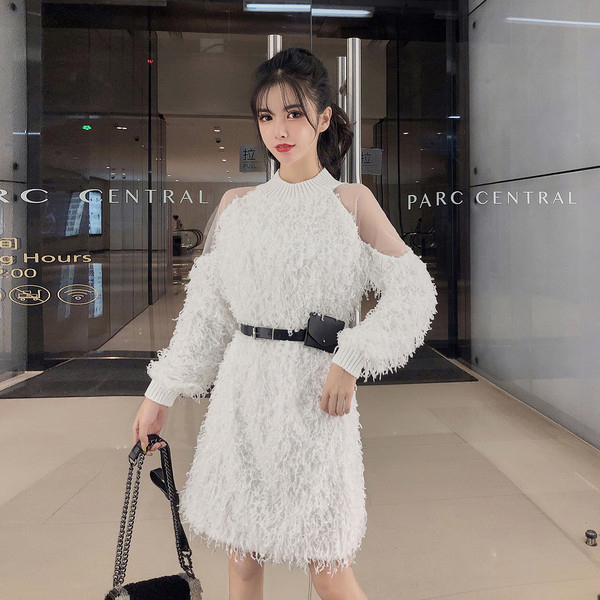 Rochie moderna de dama cu umerii goi si franjuri