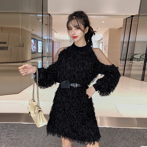 Rochie moderna de dama cu umerii goi si franjuri