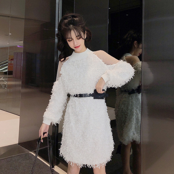 Rochie moderna de dama cu umerii goi si franjuri