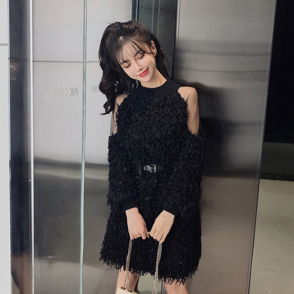 Rochie moderna de dama cu umerii goi si franjuri