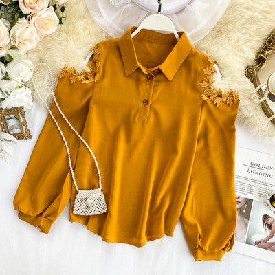 Stílusos női ing csipkével és csupasz vállrészekkel, több színben