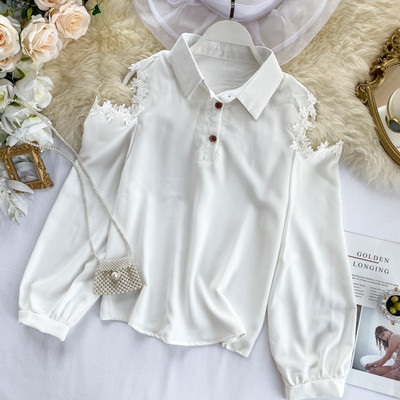 Stílusos női ing csipkével és csupasz vállrészekkel, több színben