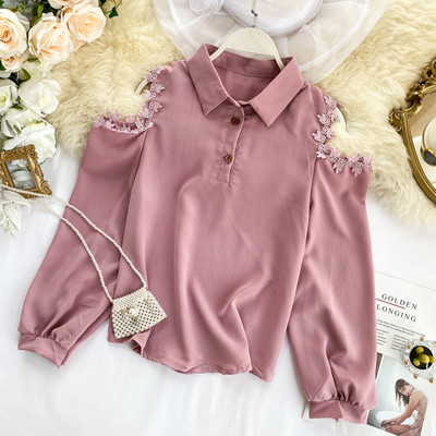 Stílusos női ing csipkével és csupasz vállrészekkel, több színben