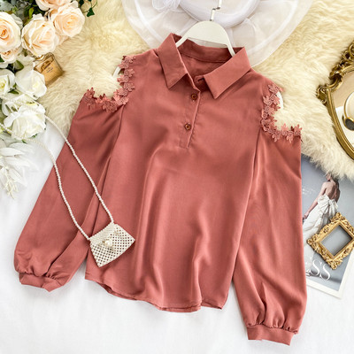 Stílusos női ing csipkével és csupasz vállrészekkel, több színben