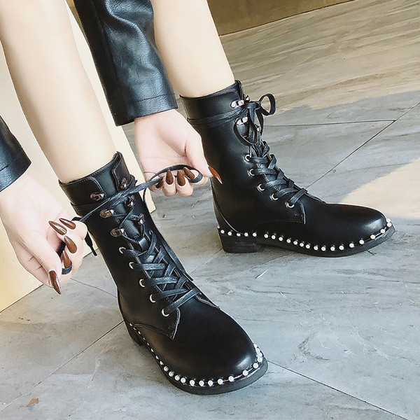 Cizme de dama moderne din piele intoarsa cu sireturi in negru