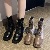 Γυναικείες μοντέρνες μπότες με δεσμούς με επίπεδη σόλα σε μαύρο και καφέ χρώμα