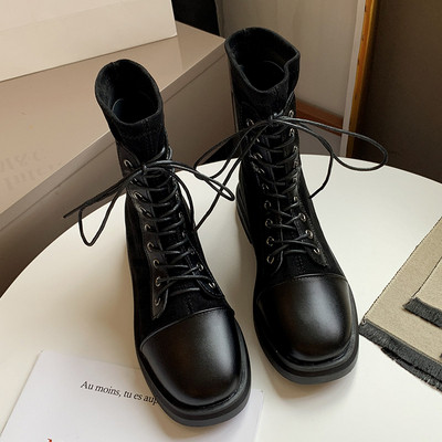 Γυναικείες μοντέρνες μπότες με δεσμούς με επίπεδη σόλα σε μαύρο και καφέ χρώμα