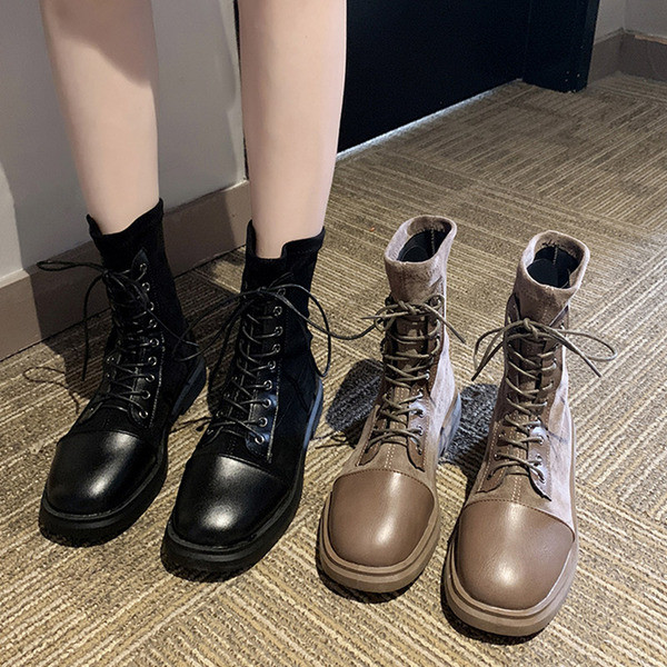 Γυναικείες μοντέρνες μπότες με δεσμούς με επίπεδη σόλα σε μαύρο και καφέ χρώμα