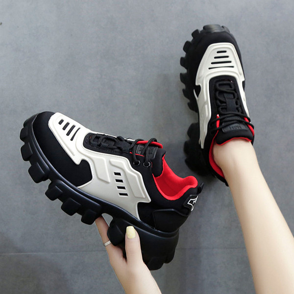 Νέο μοντέλο μοντέρνα γυναικεία αθλητικά παπούτσια σε τρία χρώματα