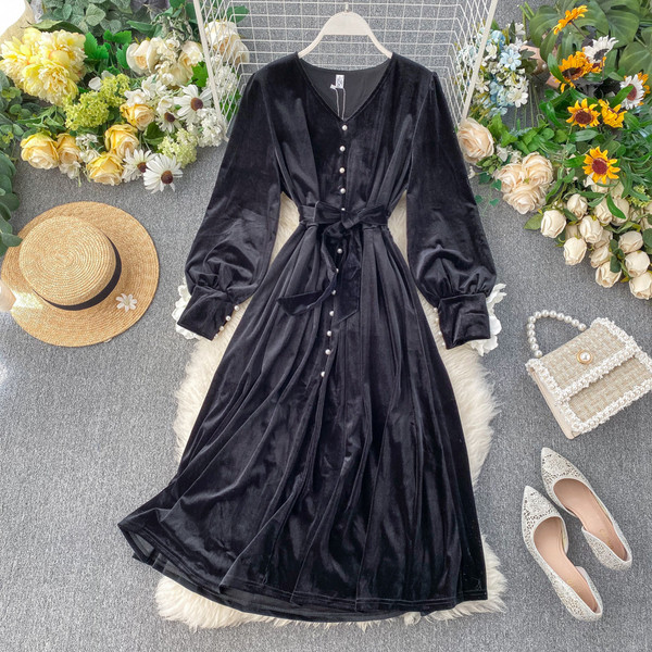 Rochie de dama moderna din catifea cu nasturi in negru