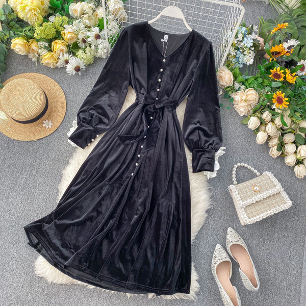 Rochie de dama moderna din catifea cu nasturi in negru