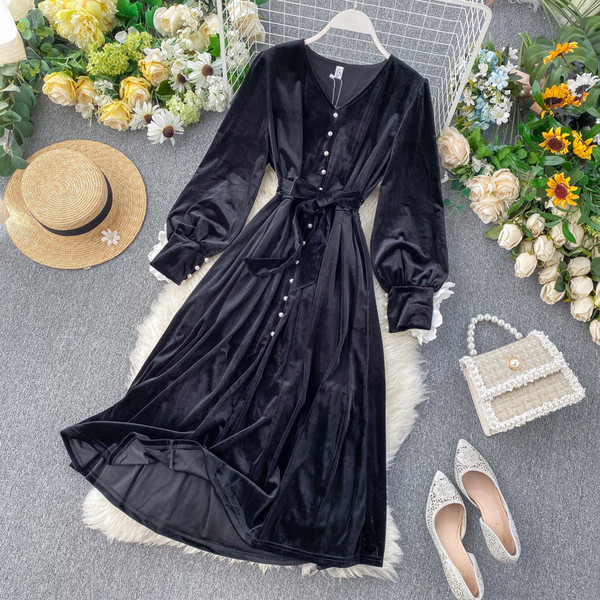 Rochie de dama moderna din catifea cu nasturi in negru