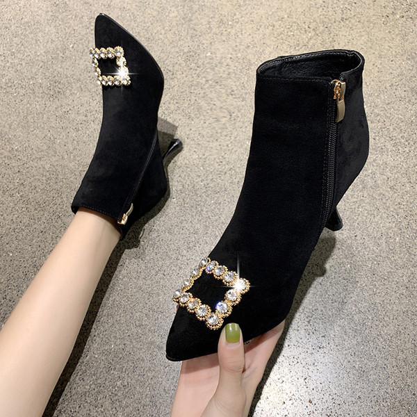 Cizme de dama elegante cu catarama metalica model ascutit in negru