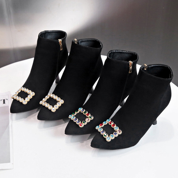 Cizme de dama elegante cu catarama metalica model ascutit in negru