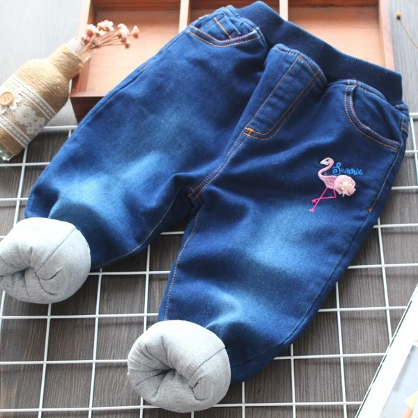 Νέο μοντέλο casual τζιν με κεντήματα σε μπλε και μαύρο χρώμα