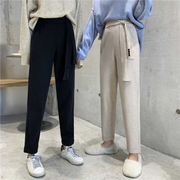 Pantaloni lungi tricotati cu curea in bej si negru