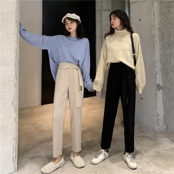 Pantaloni lungi tricotati cu curea in bej si negru