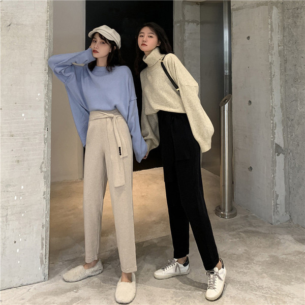 Pantaloni lungi tricotati cu curea in bej si negru