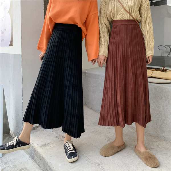 Fusta lunga plisata in negru si maro cu talie elastica