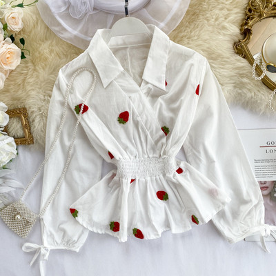 Cămașă modernă de damă în alb și broderie