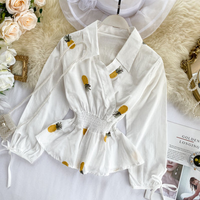 Cămașă modernă de damă în alb și broderie