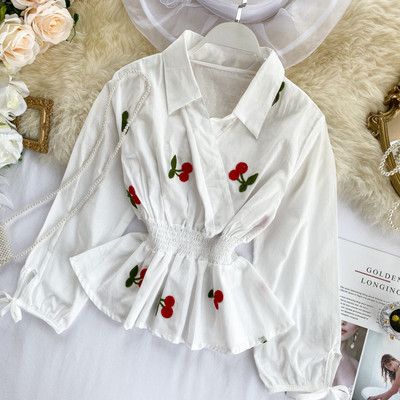 Cămașă modernă de damă în alb și broderie