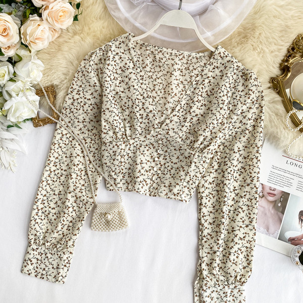 Cămașă de damă cu model floral și decolteu spitz în mai multe culori