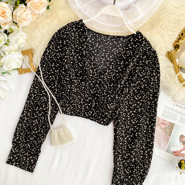 Cămașă de damă cu model floral și decolteu spitz în mai multe culori