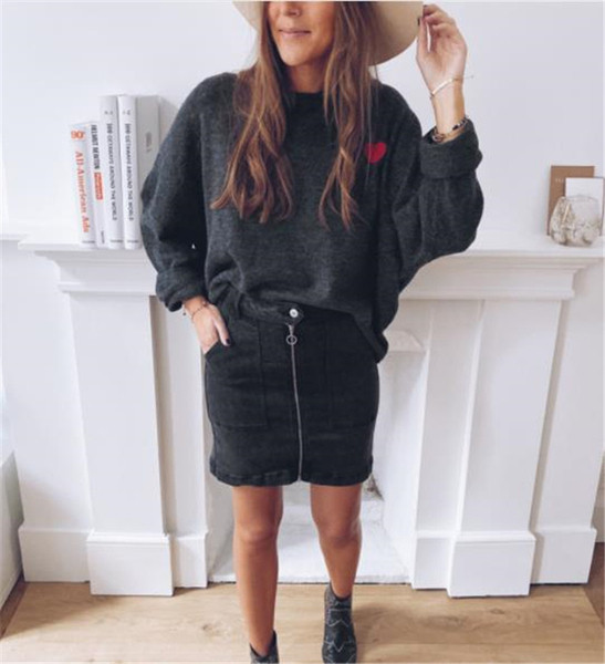 Pulover de dama casual cu aplicatie si decolteu oval model larg