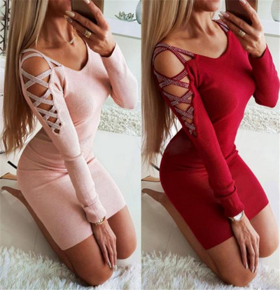 Rochie casual de dama cu decolteu oval si pietre in roz si rosu